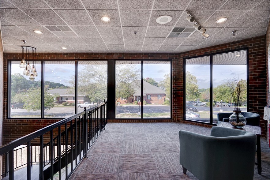 More Photos Of 1200 NW South Outer Rd, Blue Springs Office For Lease