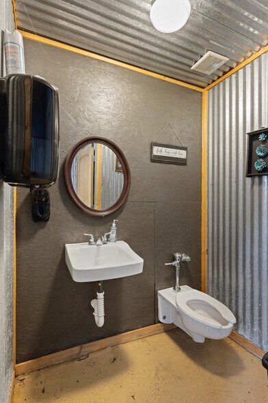 More Photos Of 6598 OK-98 Highway, Wright City Flex For Sale