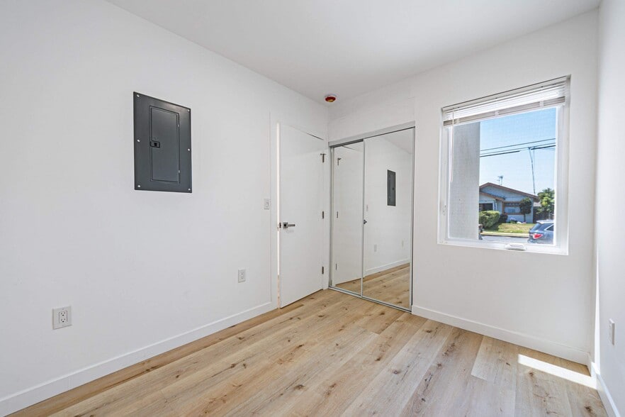 More Photos Of 4626 Wall St, Los Angeles Apartments For Sale