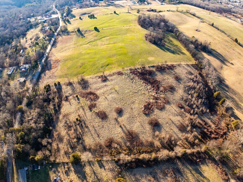 More Photos Of 520 Thorngrove pike, Kodak Land For Sale