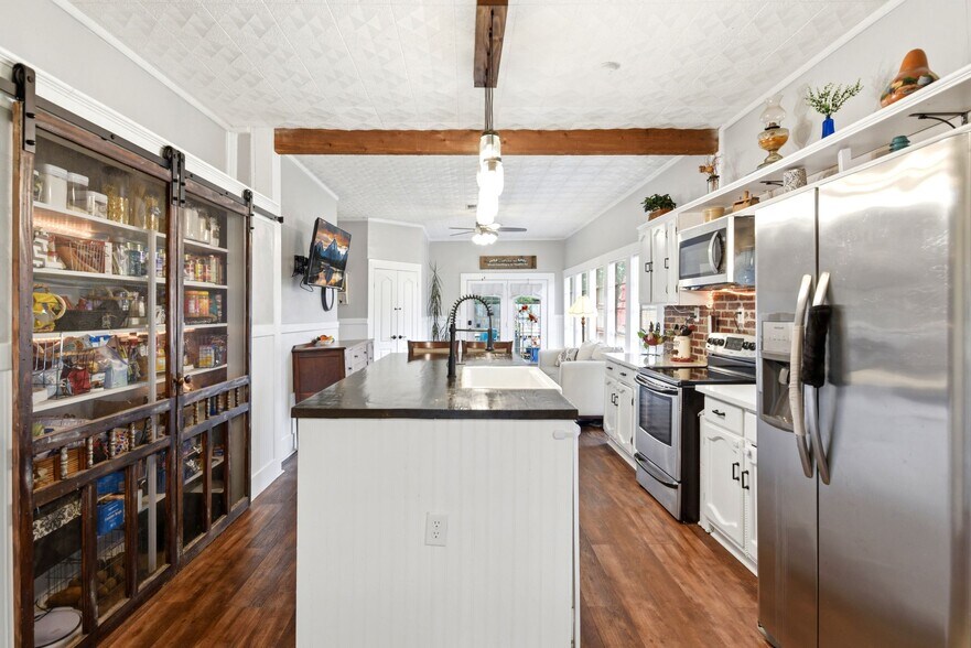 More Photos Of 9282 State Highway 75 S, New Waverly Freestanding For Sale