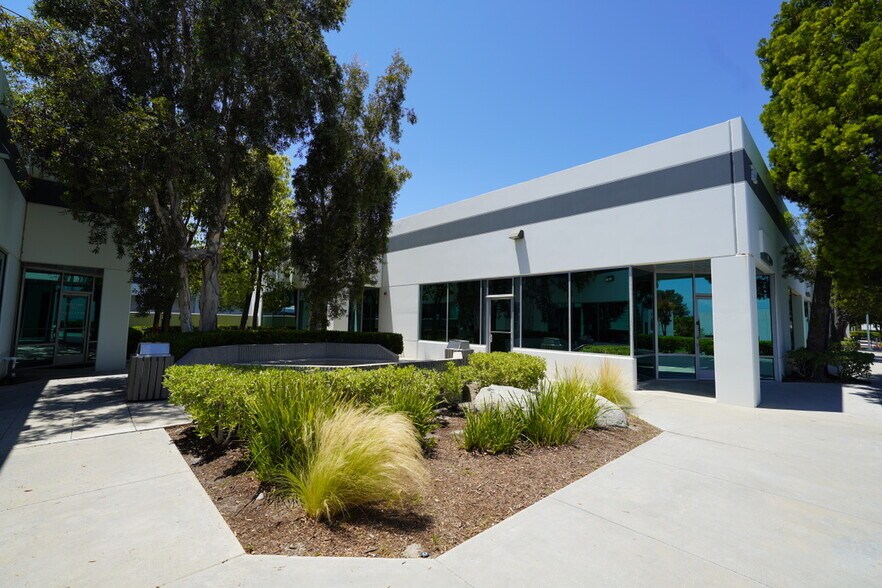 More Photos Of 72 Argonaut, Aliso Viejo Light Manufacturing For Lease