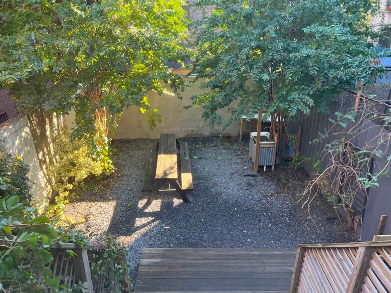 More Photos Of 322 Union Ave, Brooklyn General Retail For Sale
