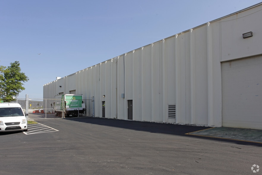 More Photos Of 999 Eller Dr, Fort Lauderdale Warehouse For Lease