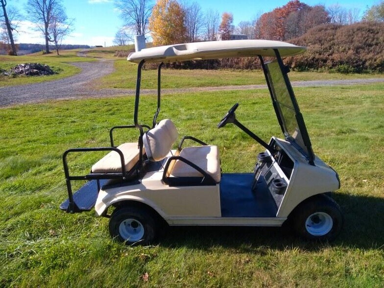 More Photos Of 224 Michael Ln, New Berlin Racetrack For Sale