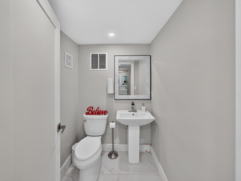 More Photos Of 10717 Sw 104th St, Miami Office For Sale