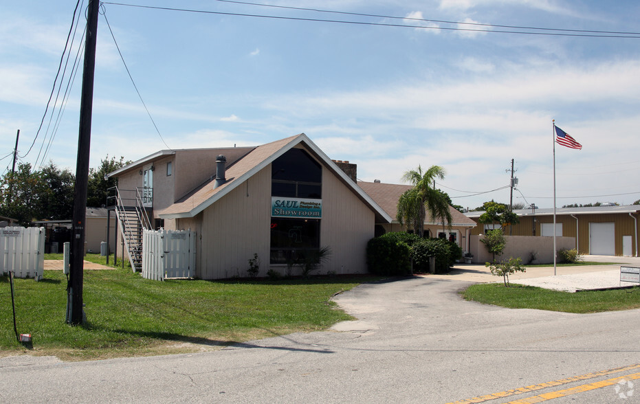 Primary Photo Of 11000 70th Ave N, Seminole Manufacturing For Lease