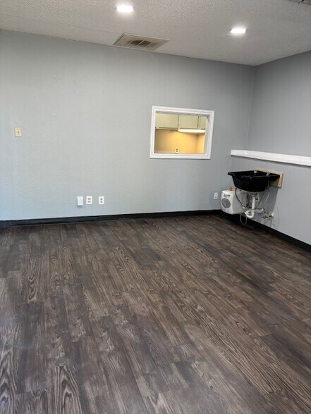 More Photos Of 400 Chisholm Valley Dr, Round Rock Unknown For Lease