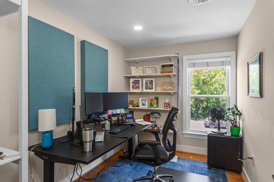 More Photos Of 380 E Market St, Harrisonburg Office For Lease