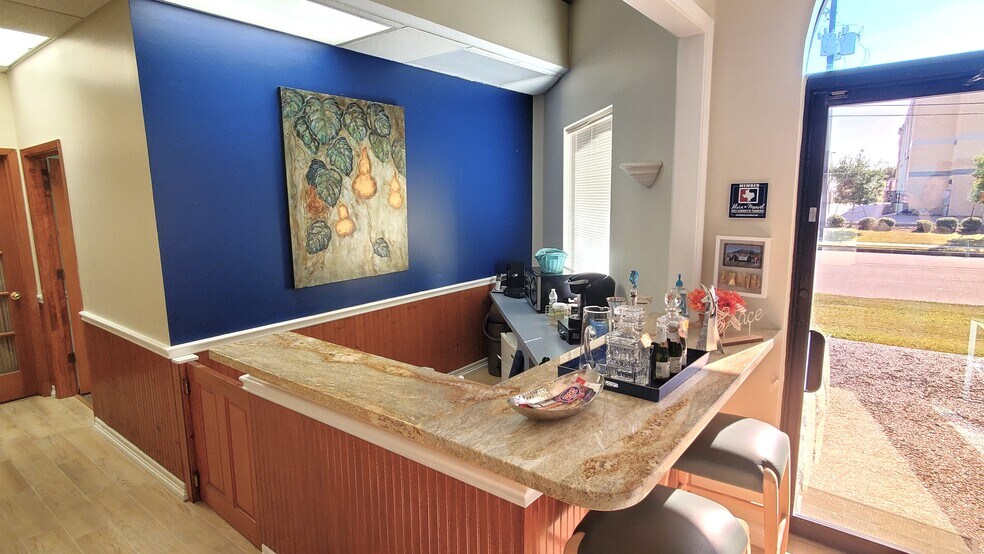 More Photos Of 2510 Westminister St, Pearland Medical For Lease