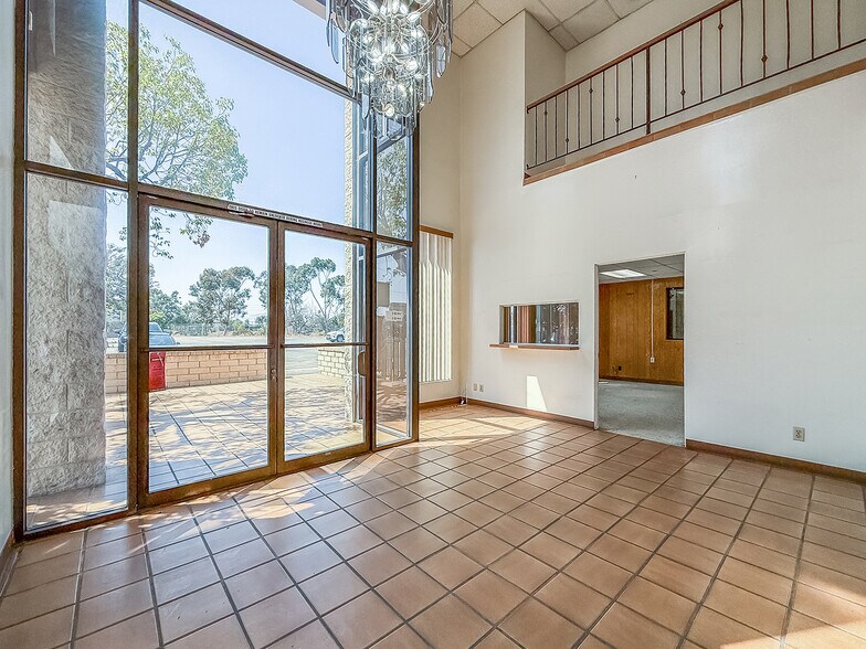 More Photos Of 8866 Laurel Canyon Blvd, Sun Valley Manufacturing For Lease