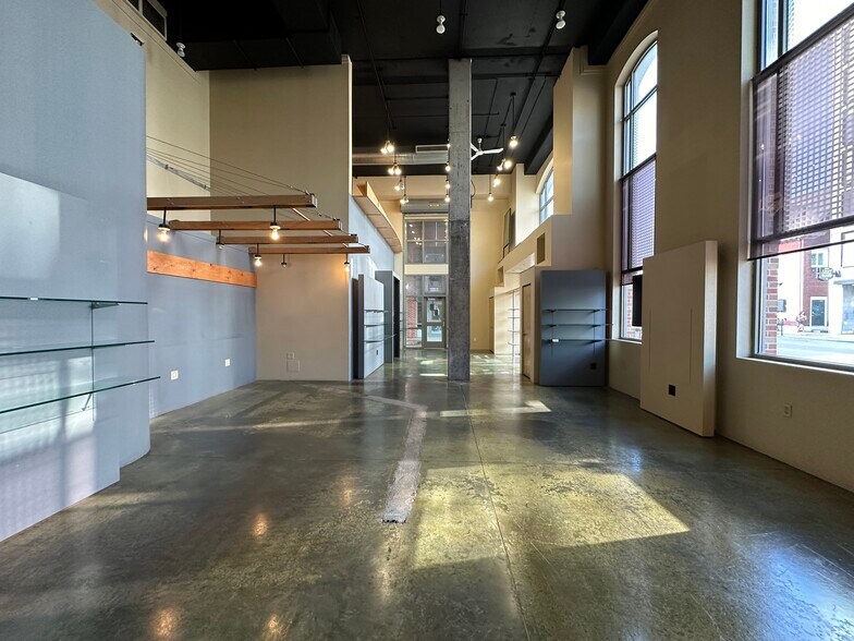 More Photos Of 4 S Linn St, Iowa City Office For Lease
