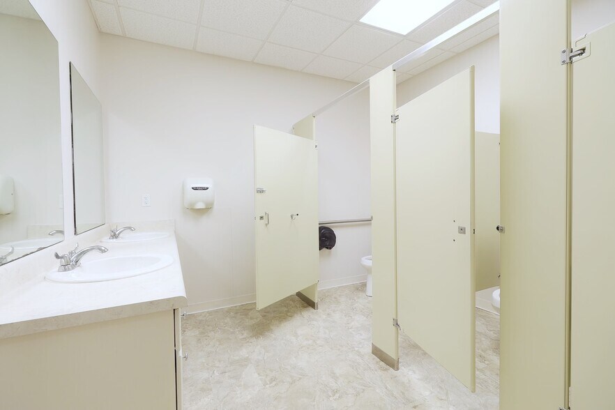 More Photos Of 5296 Highway 1 S, Jonesboro Office For Sale