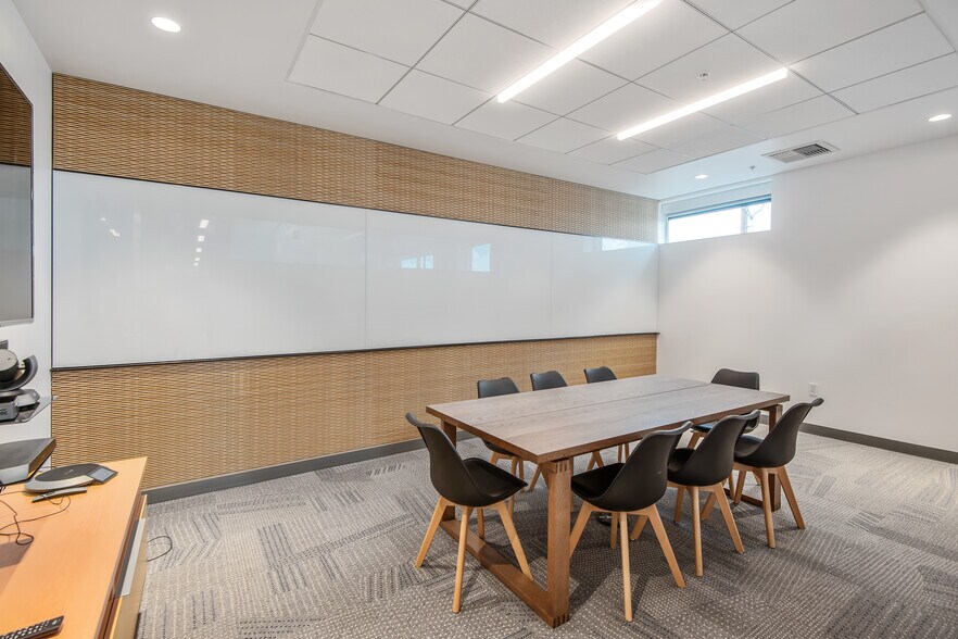 More Photos Of 3700 Vanowen St, Burbank Flex For Lease