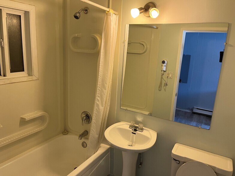 More Photos Of 3355 Skaha Lake Rd, Penticton Hotel For Sale
