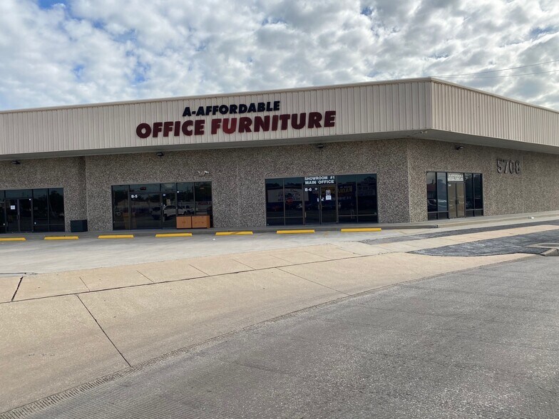 More Photos Of 5708 N Shepherd Dr, Houston Unknown For Lease