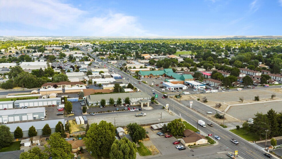 More Photos Of 5804 W Clearwater Ave, Kennewick Freestanding For Sale