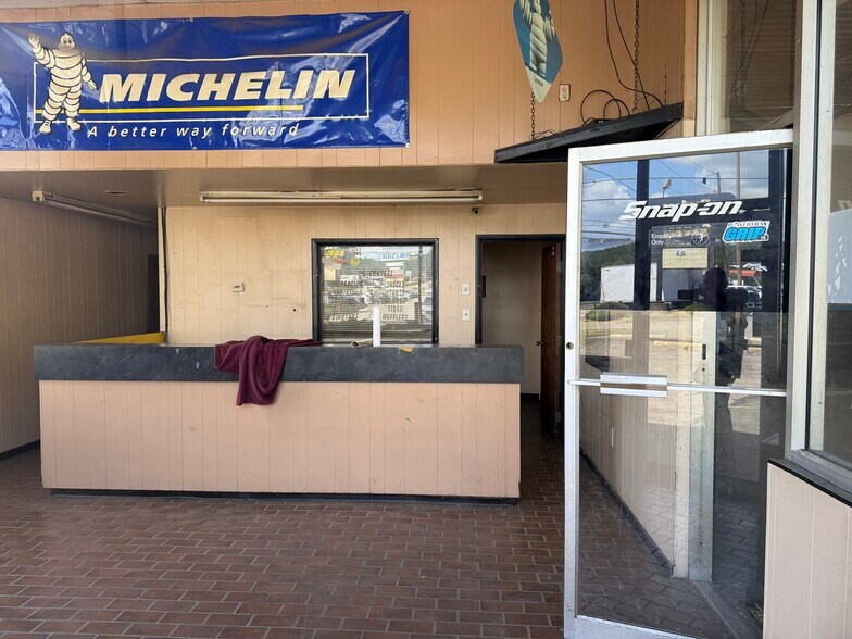 More Photos Of 691 Scranton Carbondale Hwy, Eynon Auto Repair For Sale