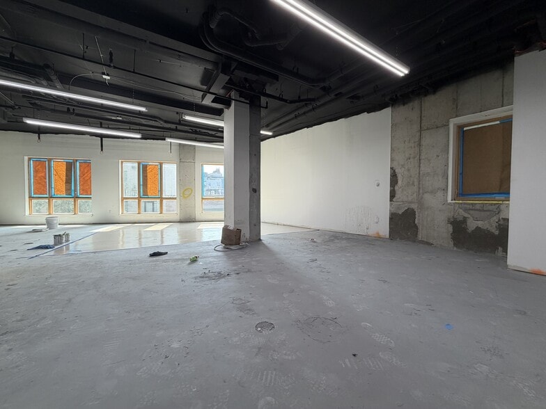 More Photos Of 411 Meeker Ave, Brooklyn Apartments For Lease