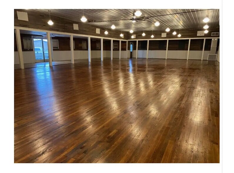 More Photos Of 2206 W Main St, Clarksville General Retail For Sale