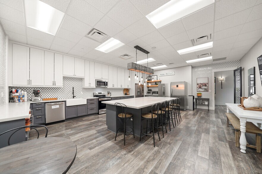 More Photos Of 4300 FM 2351 Rd, Friendswood Office For Lease