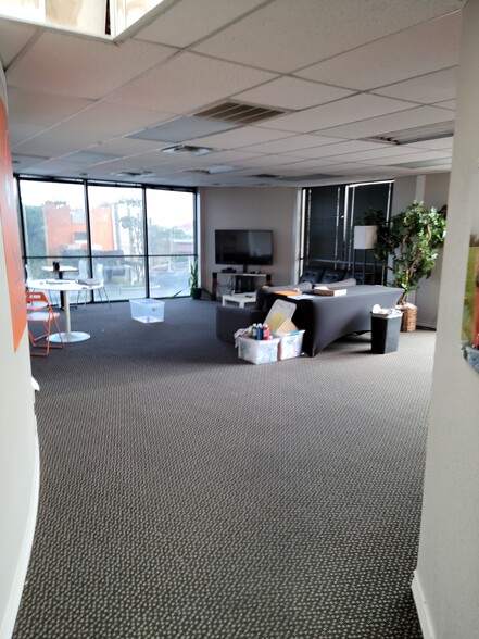 More Photos Of 10737 Gulfdale St, San Antonio Manufacturing For Lease