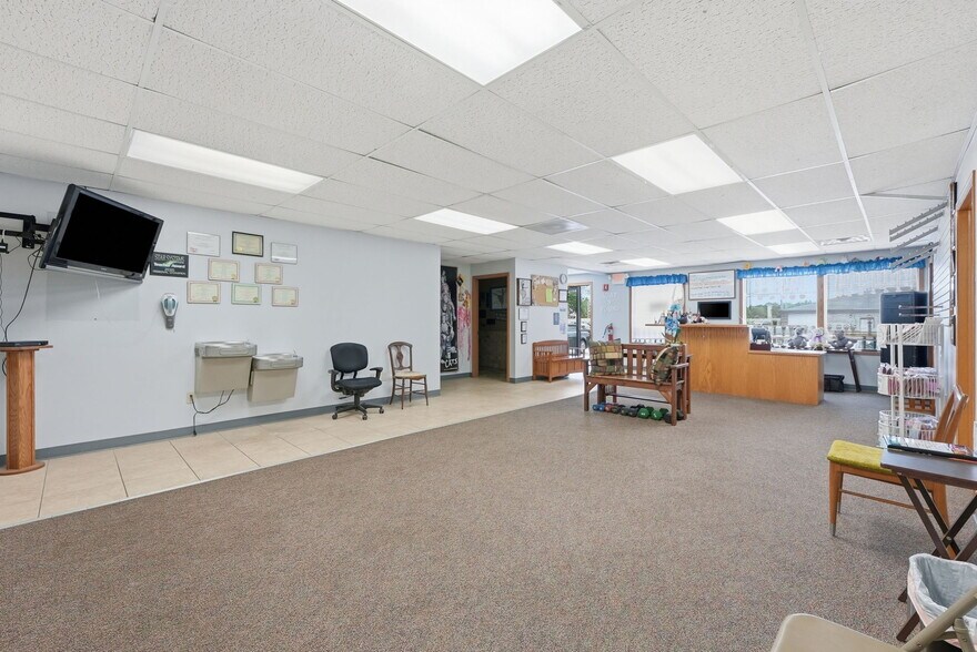 More Photos Of 251 8th St NW, Elk River Office For Sale