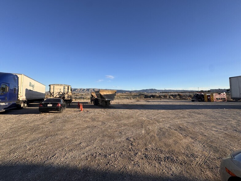 More Photos Of 17105 Darwin Ave, Hesperia Land For Lease