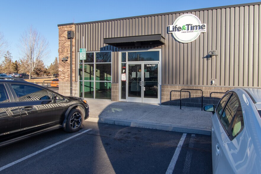 More Photos Of 1462 NE Cushing Dr, Bend General Retail For Lease