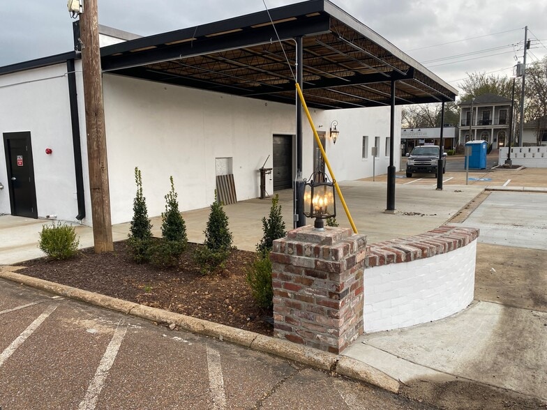 More Photos Of 2445 Highway 51, Hernando Restaurant For Lease