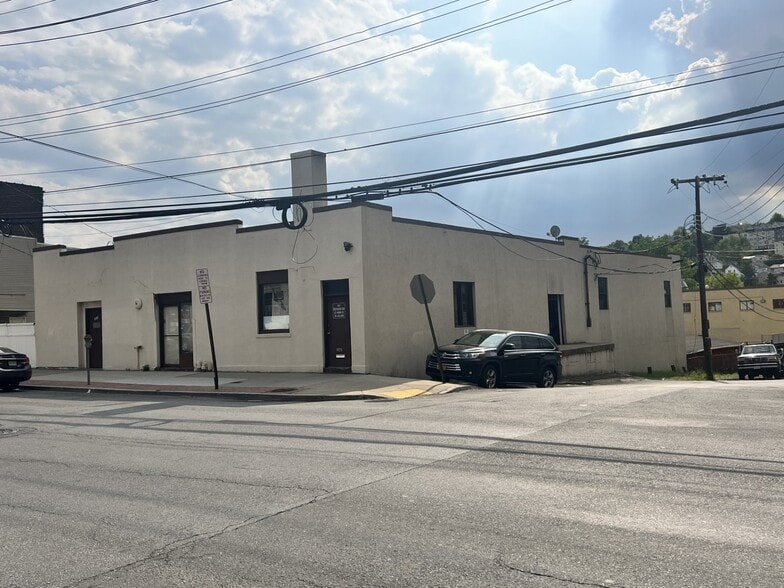 Primary Photo Of 361 Saw Mill River Rd, Yonkers Office For Lease