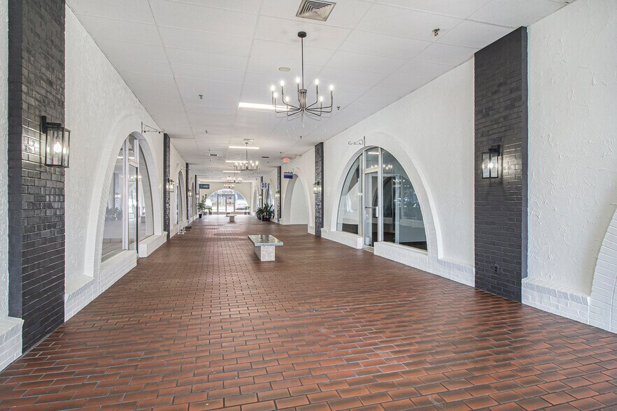 More Photos Of 1800 W 14 Mile Rd, Royal Oak Freestanding For Lease