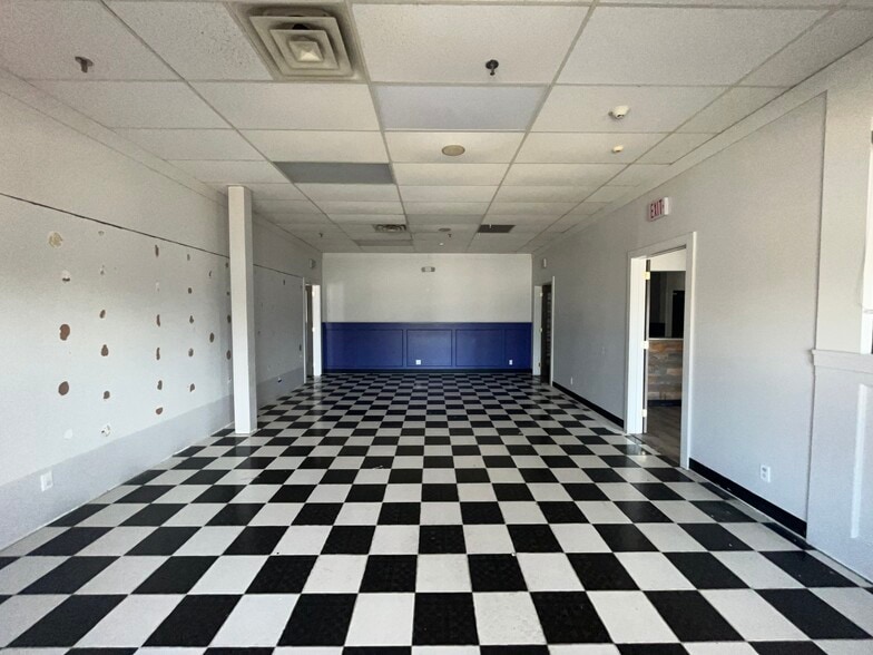 More Photos Of 20 Soundview Marketplace, Port Washington Unknown For Lease