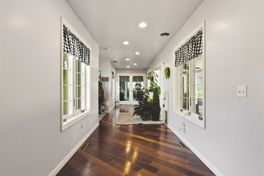 More Photos Of 690 Main St, Vintondale Loft Creative Space For Sale