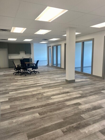 More Photos Of 1680-1690 Woodward Dr, Ottawa Office For Lease