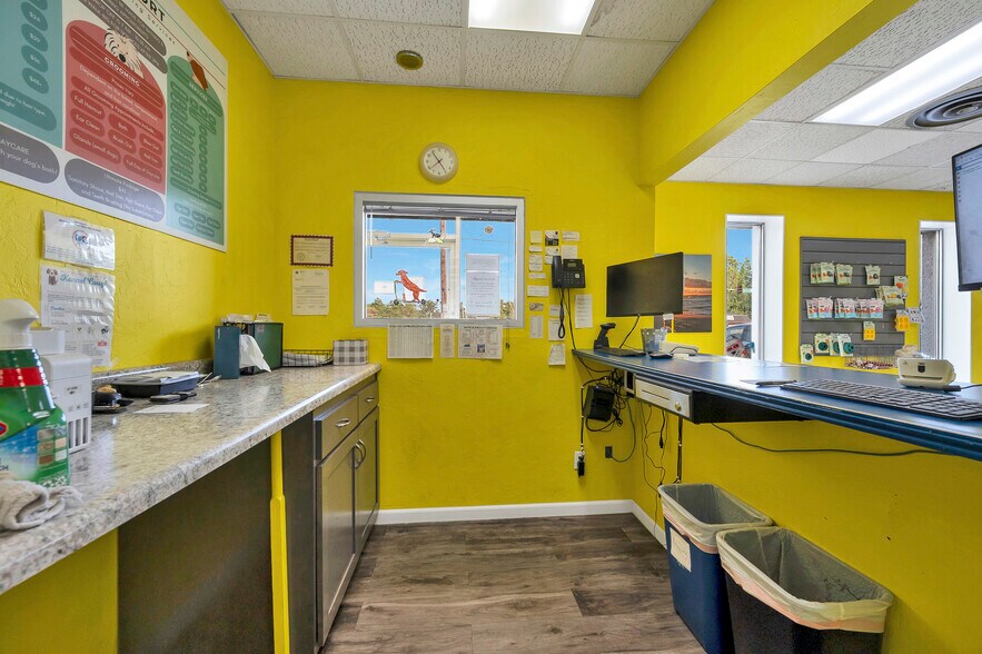 More Photos Of 1279 E Mason St, Green Bay Storefront For Sale