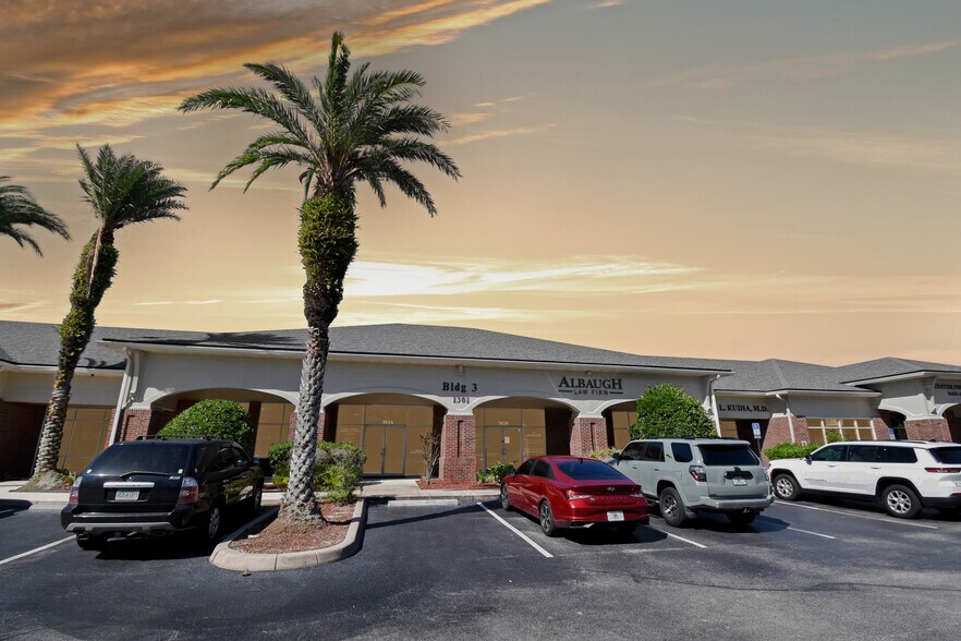 Primary Photo Of 1301 Plantation Island Dr, Saint Augustine Medical For Sale