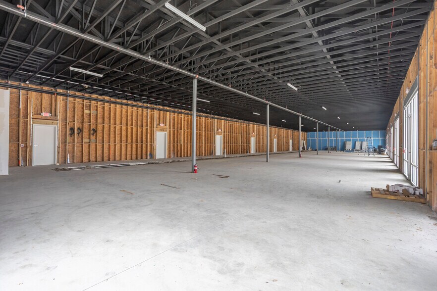 More Photos Of 325 N Saginaw Blvd, Saginaw Storefront Retail Office For Lease