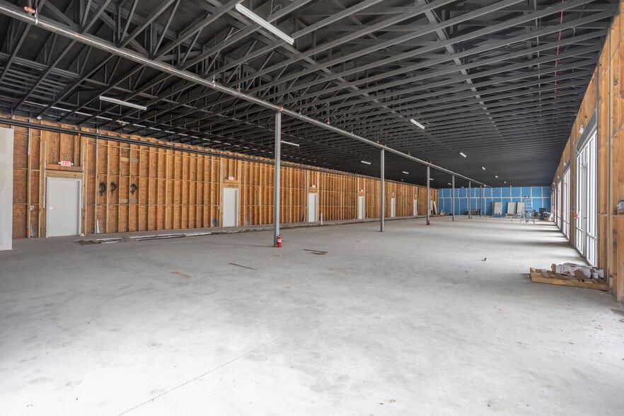 More Photos Of 325 N Saginaw Blvd, Saginaw Storefront Retail Office For Sale