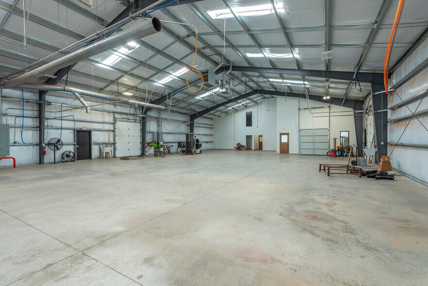 More Photos Of 25 Reeds Way, Flat Rock Warehouse For Lease