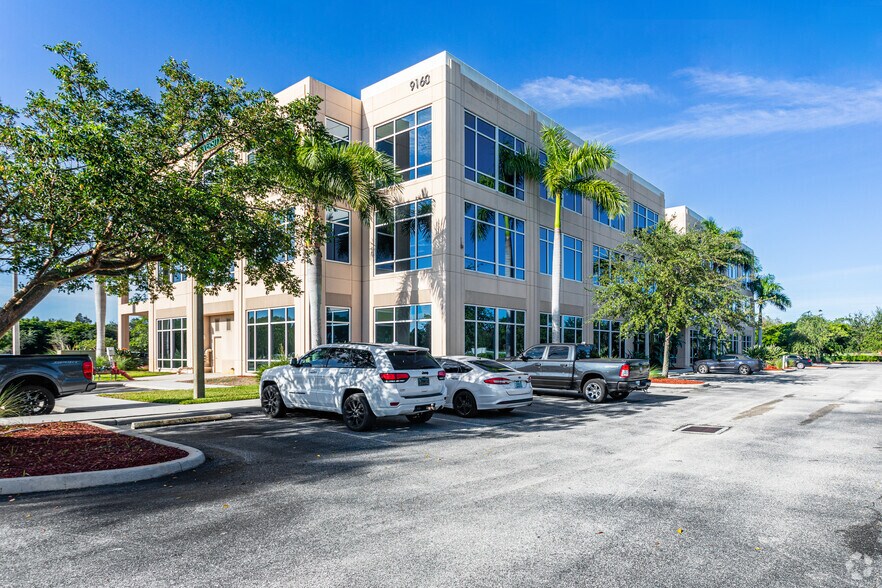 More Photos Of 9160 Forum Corporate Pky, Fort Myers Coworking Space