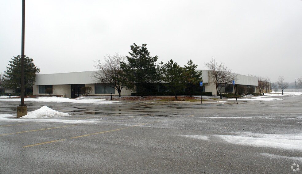More Photos Of 1410 E 14 Mile Road, Madison Heights Research And Development For Lease