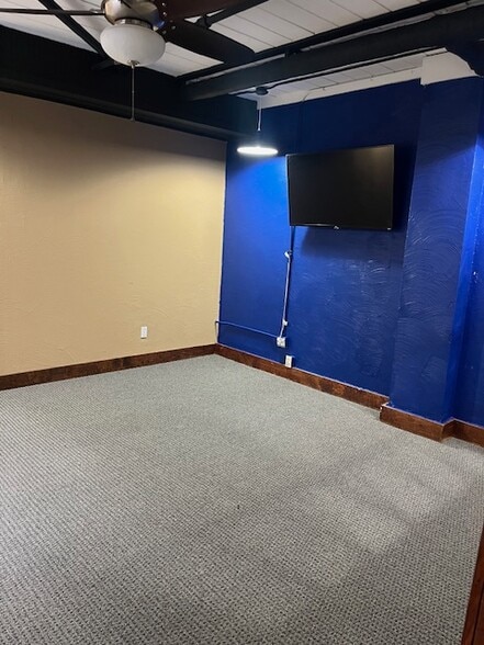 More Photos Of 250 E Main St, Canton Storefront Retail Office For Lease