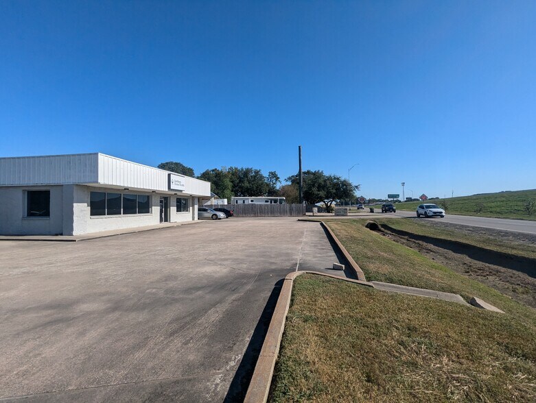 More Photos Of 2348 Highway 69 N, Nederland Office For Sale
