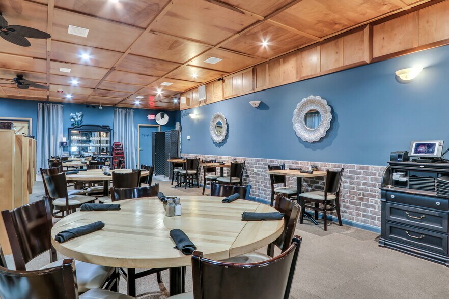 More Photos Of 2816 Route 120, Mchenry Restaurant For Sale