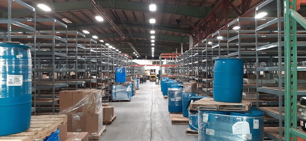 More Photos Of 80 Holton St, Woburn Service For Lease