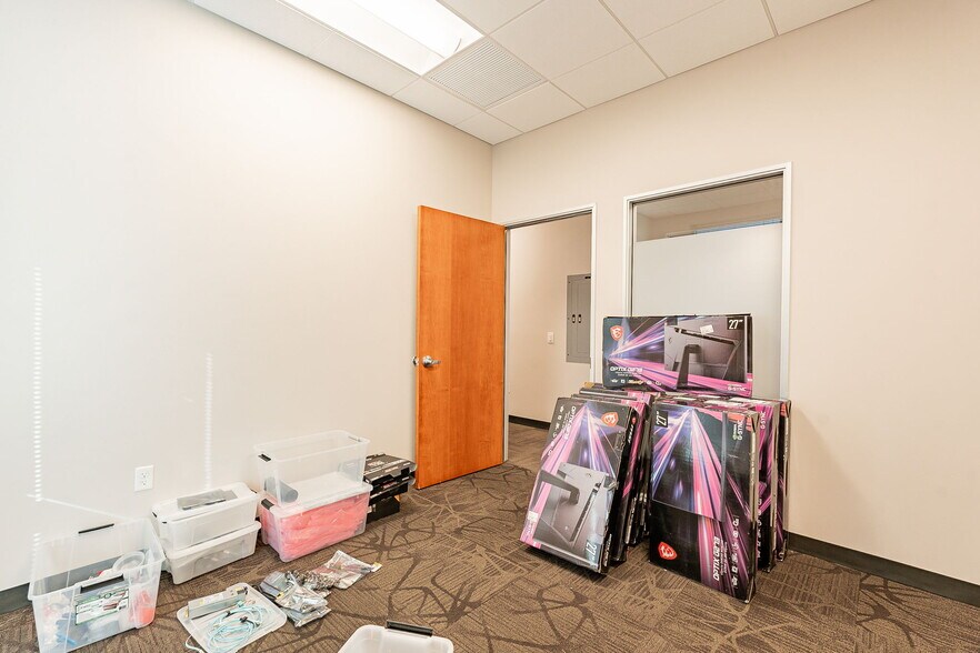 More Photos Of 1095 W Rio Salado Pky, Tempe Office For Lease
