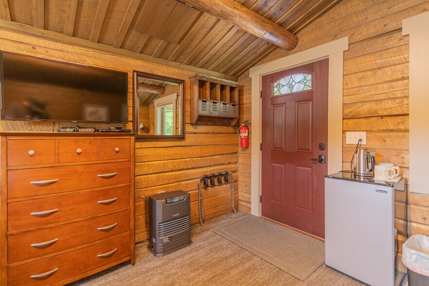 More Photos Of Quartz Lake, Delta Junction Lodge Meeting Hall For Sale