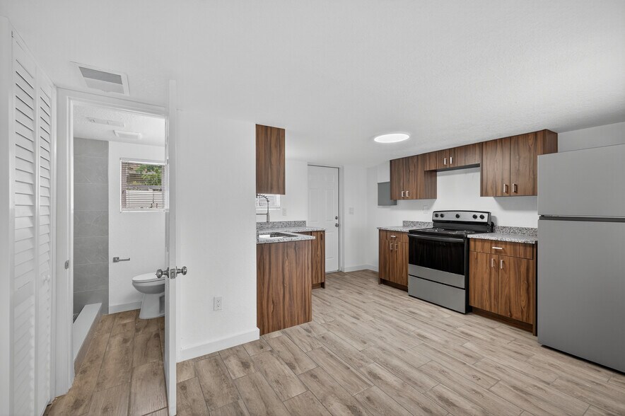 More Photos Of 2710 53rd Ave N, Saint Petersburg Multifamily For Sale