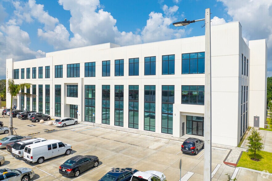 More Photos Of 10050 N Florida Ave, Tampa Office For Lease